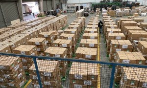 复星基金会首批25万套快速抗原检测包抵达香港